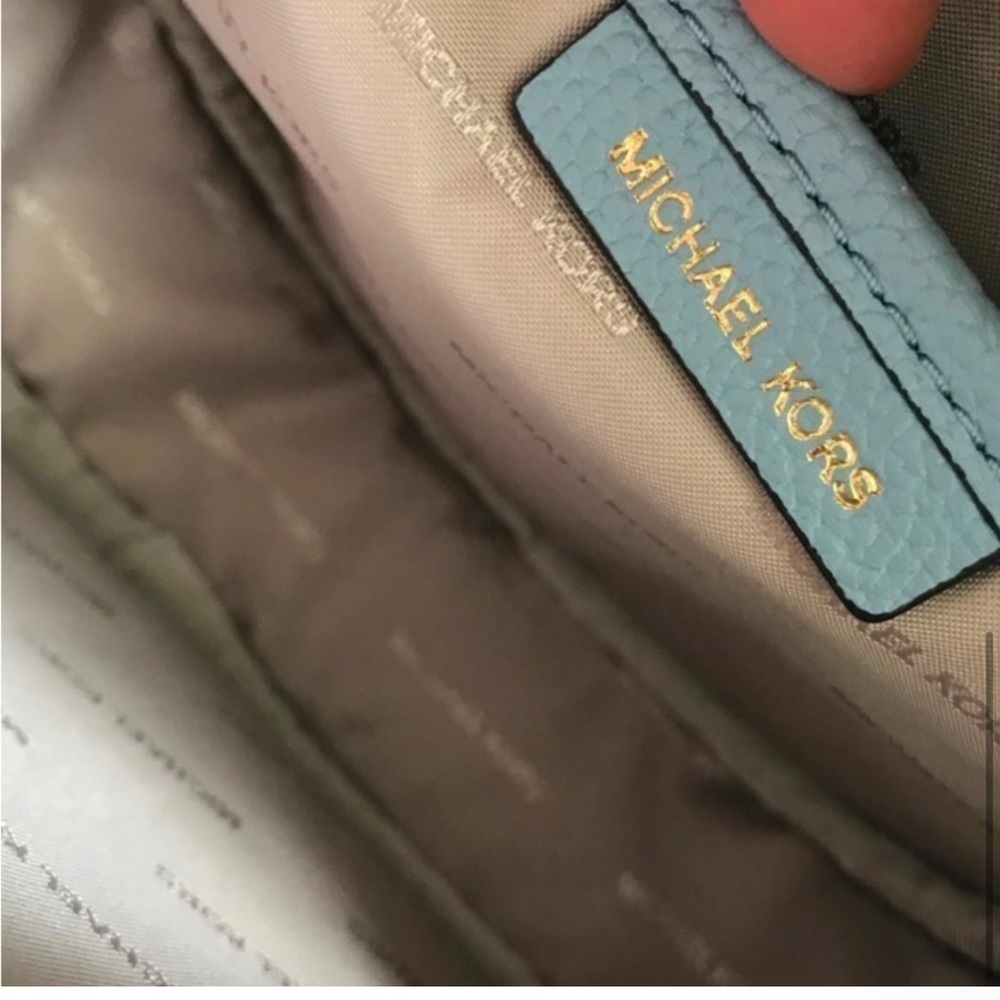 MICHAEL KORS LEATHER CIRCLE CANTEEN CROSSBODY WITH MATCHING CARD HOLDER EUC - Picture 7 of 10